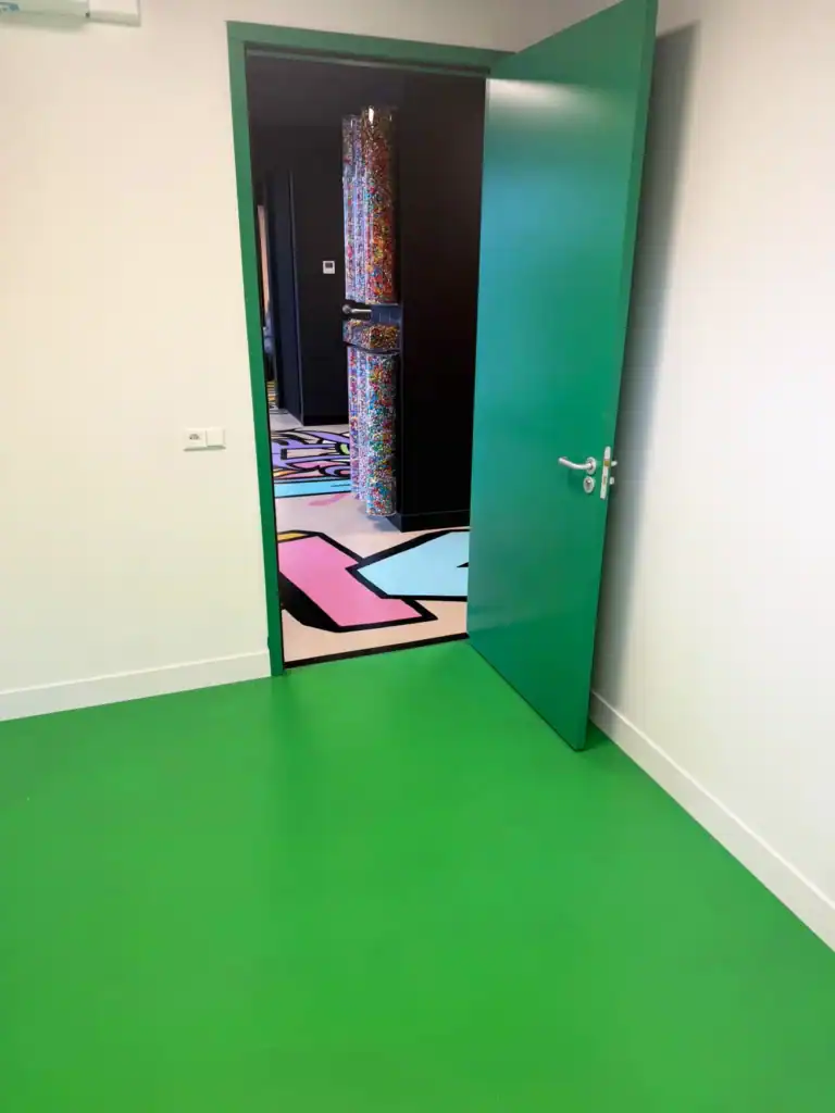 Behandelkamer huren in Hoofddorp: groene behandelruimte bij FIVE